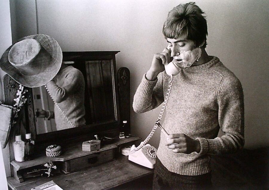 rogerdaltry, shaving, london, colinjones, thewho, 1966