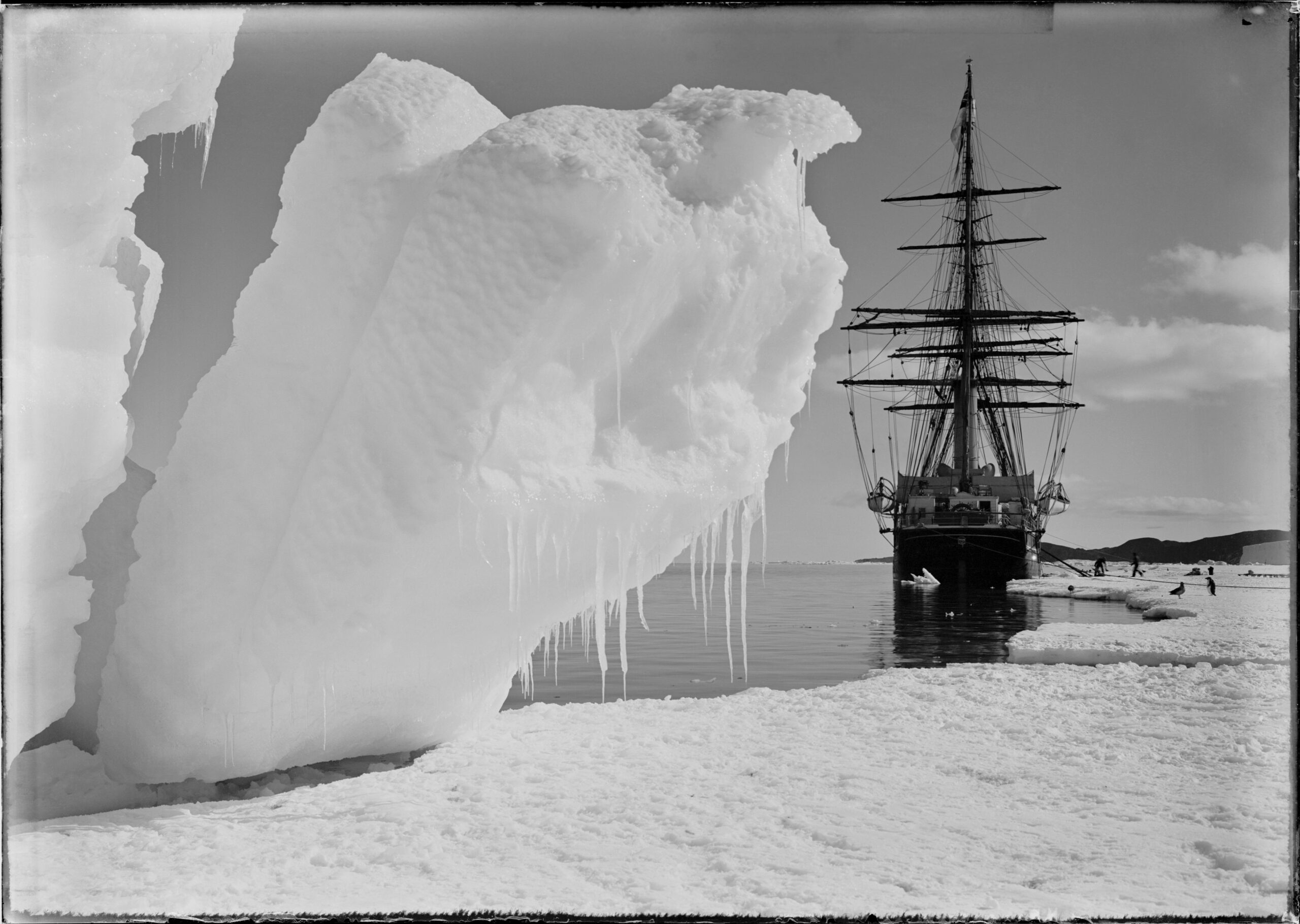В середине 20 века антарктида для многих. Руаль Амундсен Южный полюс.